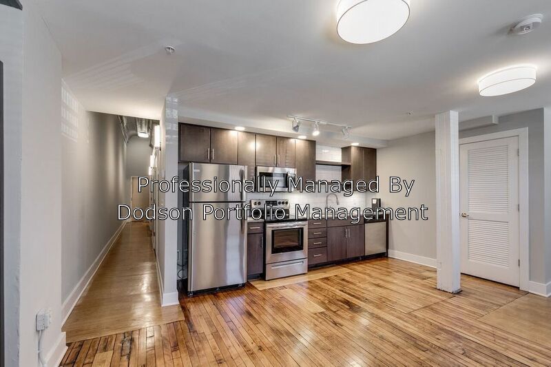 Primary Photo - 22 E Broad St