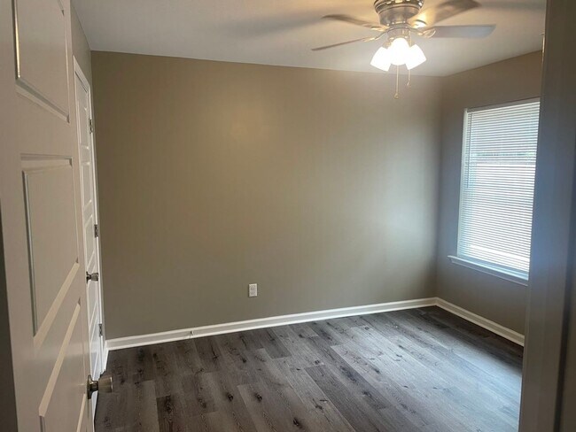 Foto del edificio - Adorable 4bed/2bath built in 2021