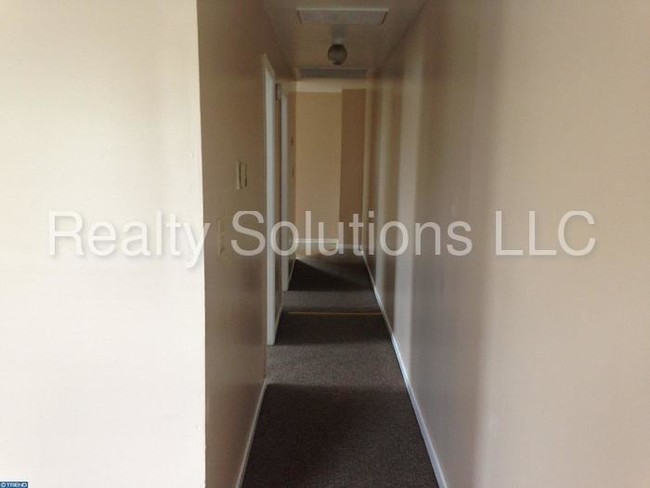 Building Photo - 81 Lanning Ave