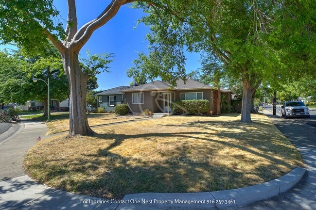 Building Photo - Tahoe Park Bugalow, move in ASAP