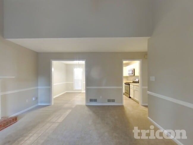 Foto del edificio - 2796 Mountbery Dr
