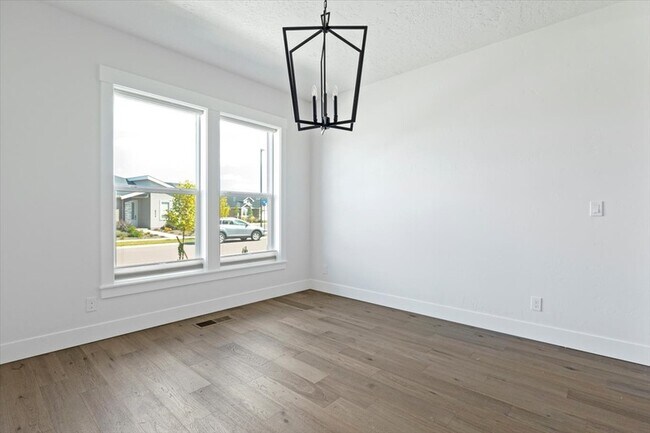 Foto del edificio - 8283 W Shams Ln