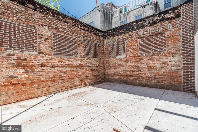 Building Photo - 2147 Christian St