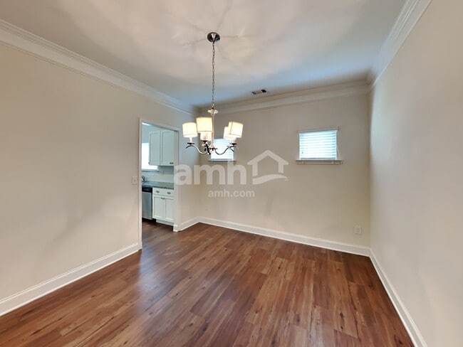 Foto del edificio - 2465 Beal St