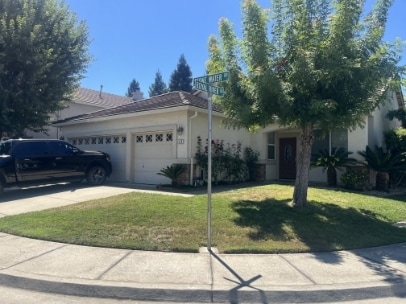 Building Photo - 2120 Stonewater Dr