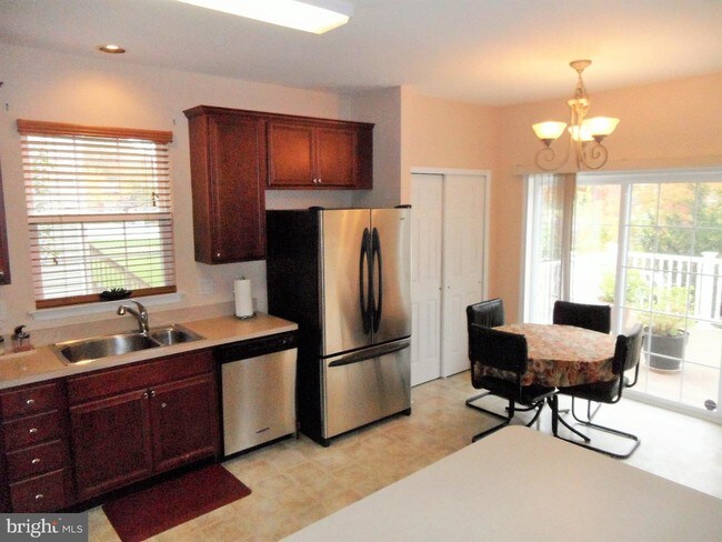 Building Photo - 46 Valley View Dr