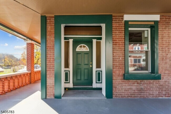 Building Photo - 786 S Main St