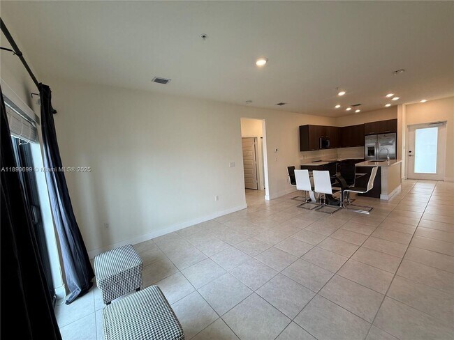 Foto del edificio - 8301 NW 41st St