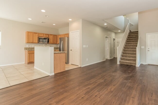 Building Photo - 3752 Hollycroft Dr