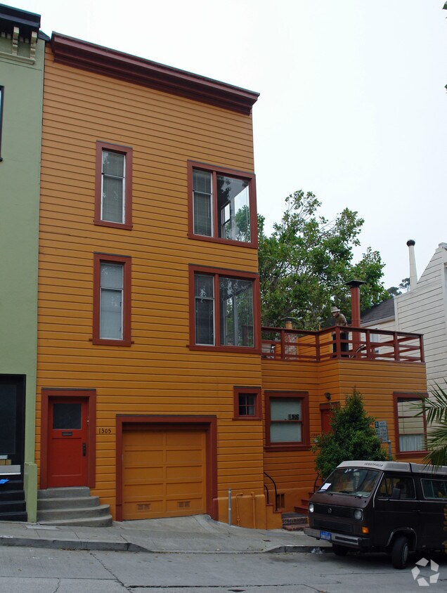 Building Photo - 1305-1307 Montgomery St