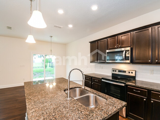 Building Photo - 8559 Highfield Ave