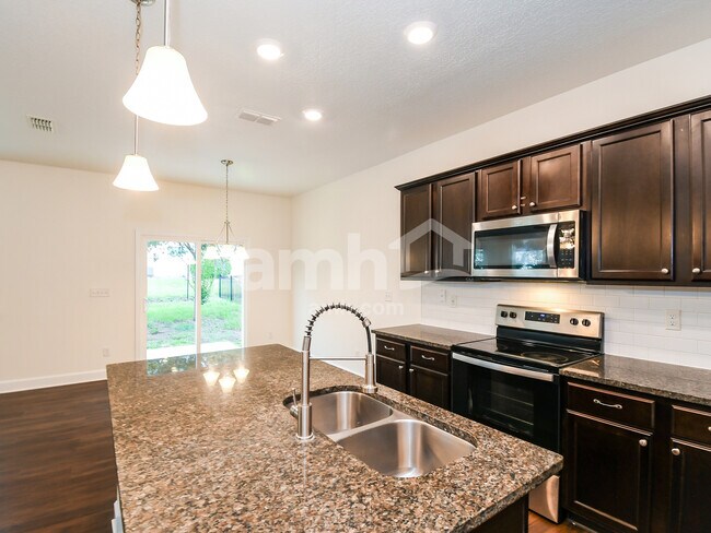 Foto del edificio - 8559 Highfield Ave
