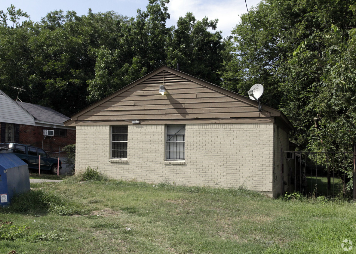 Building Photo - 2966 Yale Ave