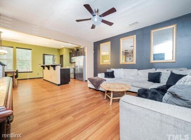 Building Photo - 3 br, 3 bath Townhome - 2905 Benevolence dr