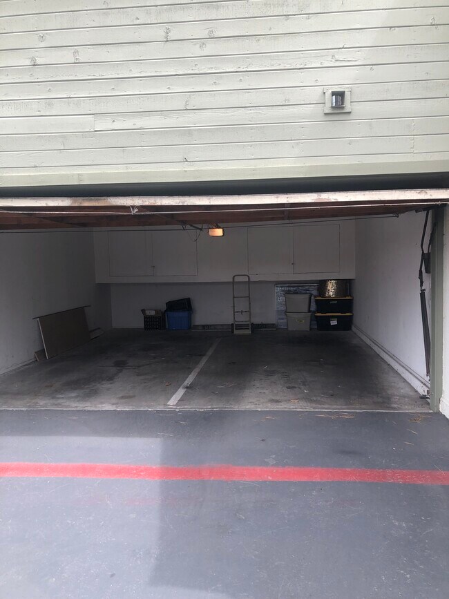 Garage parking - 6216 Agee St