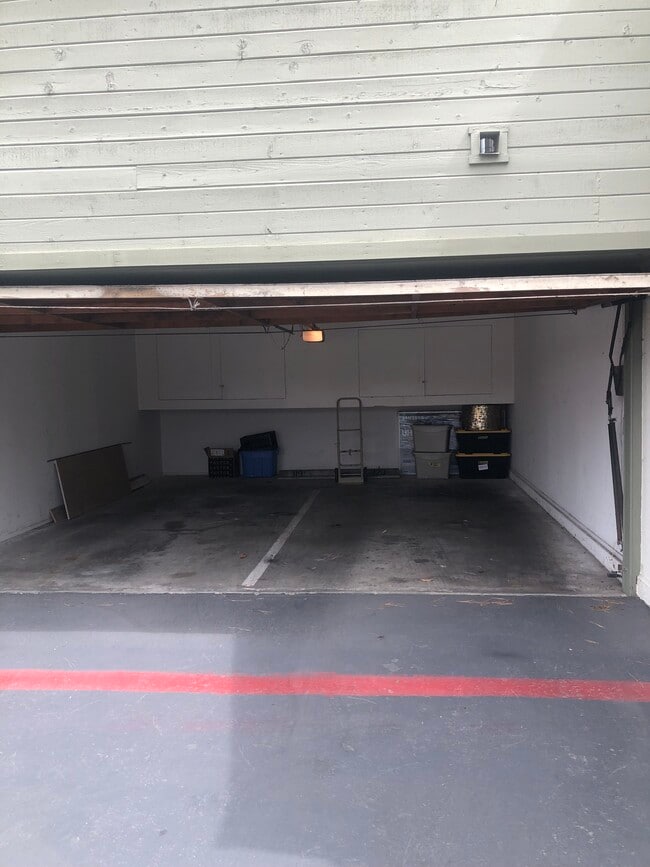 Garage parking - 6216 Agee St
