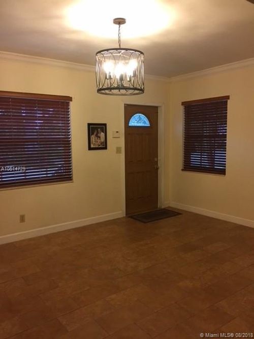 Foto del edificio - 2810 SW 16th Terrace