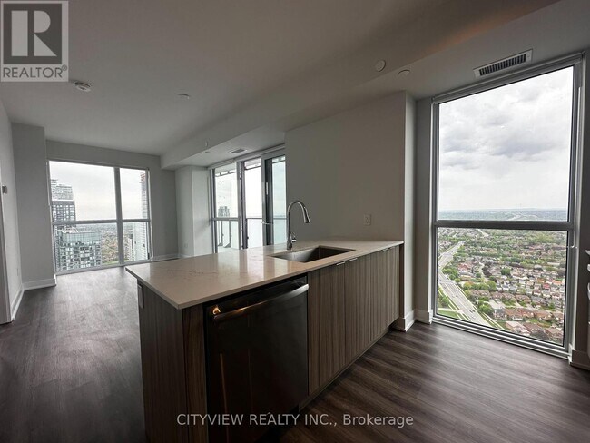Building Photo - 430-4430 Square One Dr