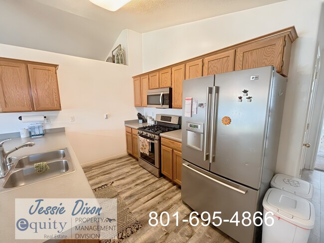 Foto del edificio - 1043 Sharp Mountain Dr