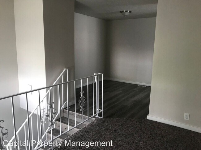 Building Photo - 2 br, 1.5 bath House - 250 E Winslow Ave #4D