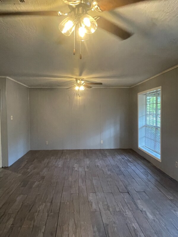Building Photo - 302 Paula Dr