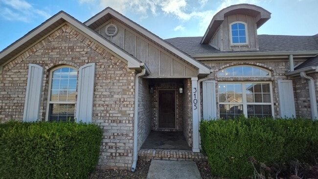 Building Photo - 3105 SW Pine Valley Rd