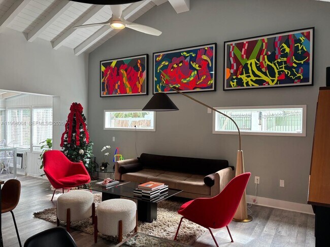 Foto del edificio - 3525 Poinciana Ave