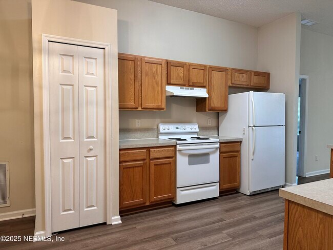 Foto del edificio - 7925 Collins Bay Ct
