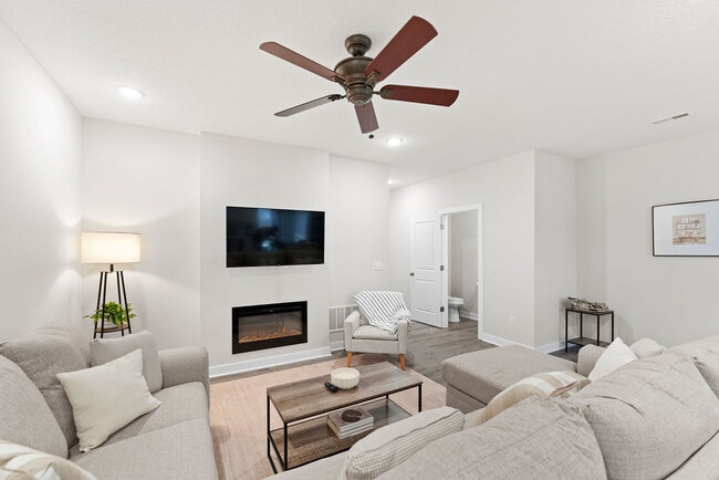 Building Photo - Sandstone Pointe