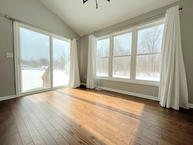 Foto del edificio - Stunning 4-Bed Single-Family Home For Rent in Amherst - Cherry Laurel Lane