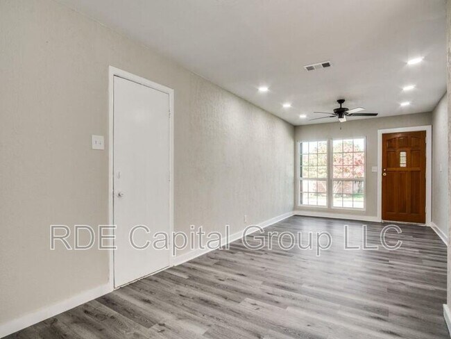 Building Photo - 3012 Crouch St
