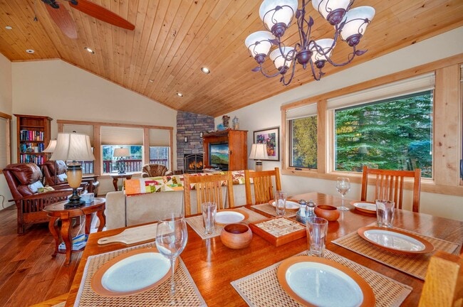 Foto del edificio - 985 Forest Mountain Dr