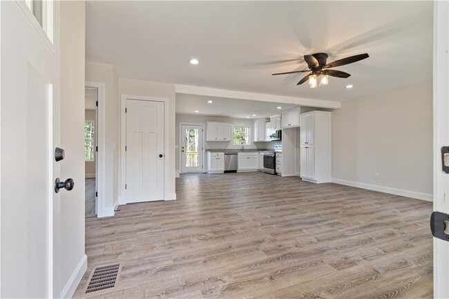 Building Photo - 230 Grand Oak Ln