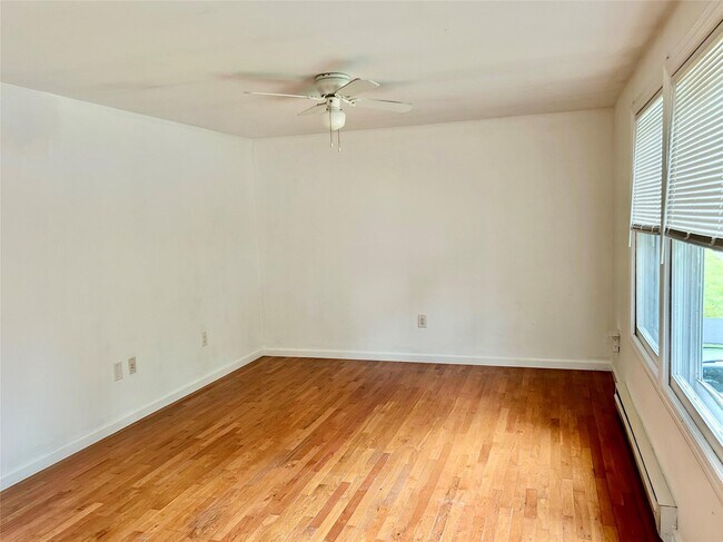 Foto del edificio - 15 Quogue Rd