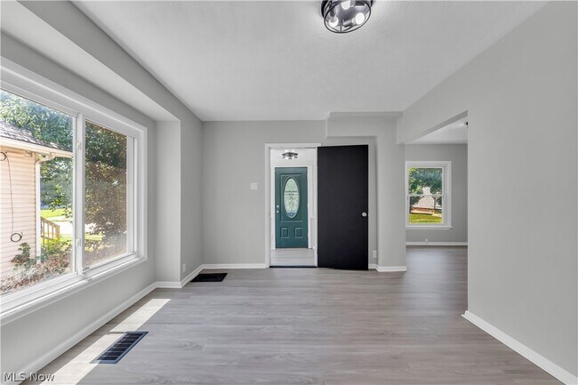 Foto del edificio - 1227 E 170th St