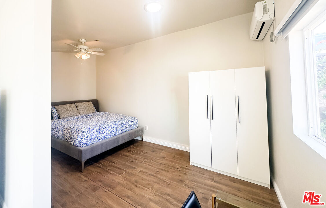 Foto principal - 225 S Clark Dr