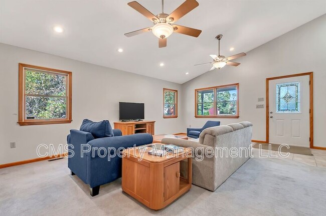 Foto del edificio - 756 Lakehurst Rd