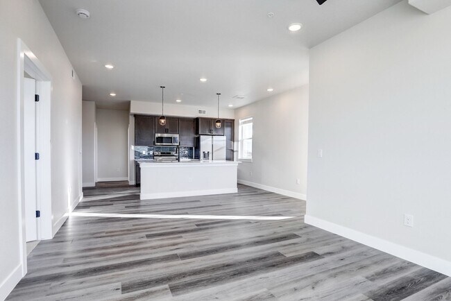 Building Photo - Modern 2 bedroom 2 bathrooms available in ...
