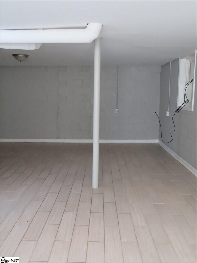 Building Photo - 112 Folkstone St