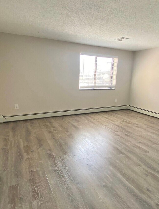 Foto del edificio - 4380 N Main St