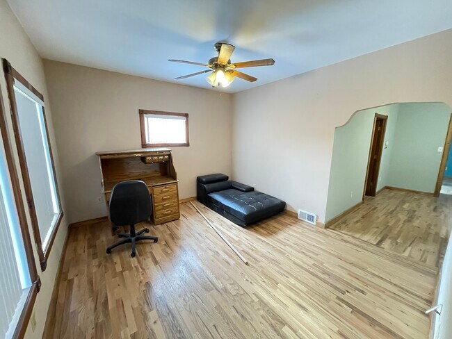 Building Photo - 2151 S 15th Pl