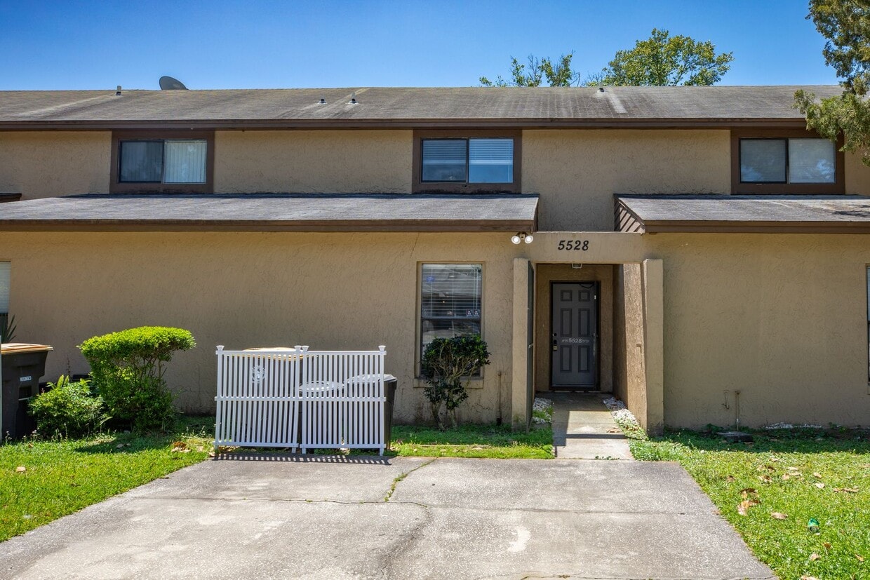 5528 Pinebay Cir S, Jacksonville, FL 32244 Townhome Rentals in Jacksonville FL