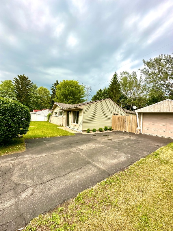 Foto principal - 7850 Dubuque Rd