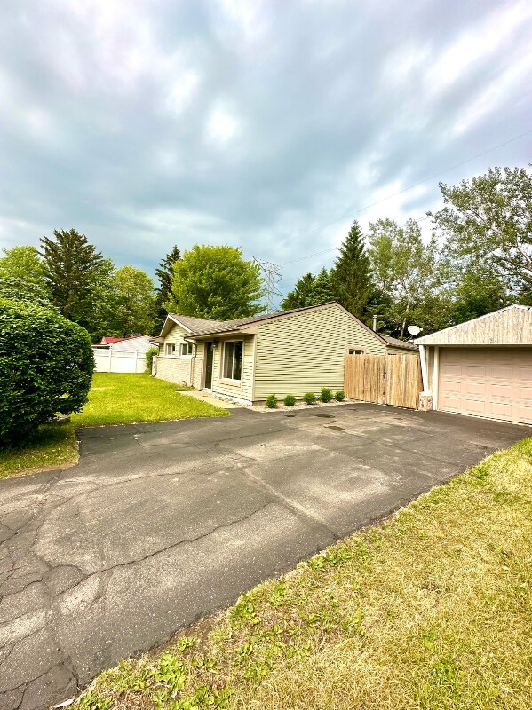 Primary Photo - 7850 Dubuque Rd