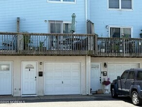 Building Photo - 9 Beachway Ave