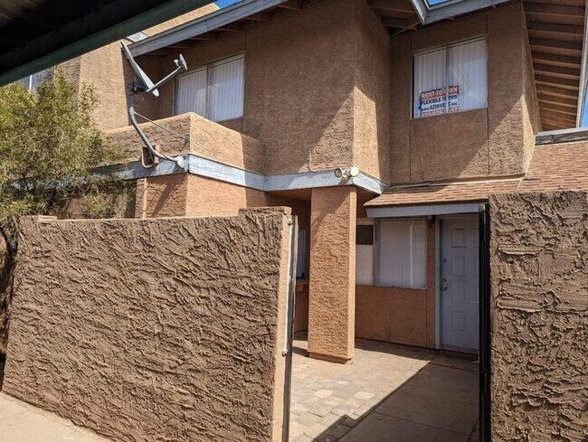 Foto del edificio - MOVE IN READY!!! TOWNHOME!! 2 BEDROOMS 2.5 BATHROOMS $1,634 A MONTH AND $3,000 DOWN OR CASH PRICE...