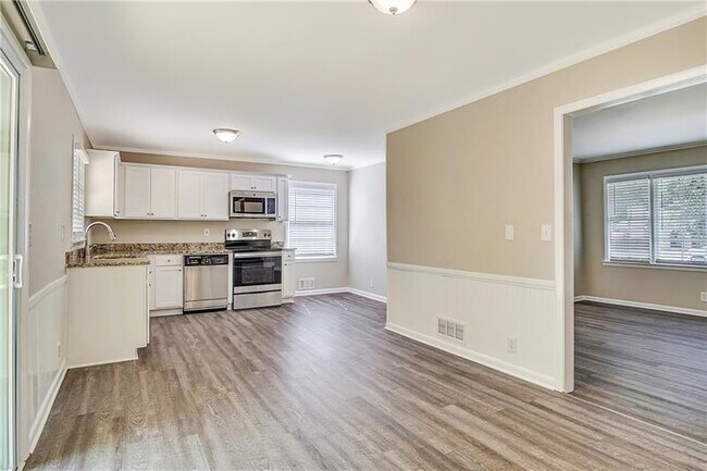 Building Photo - 820 San Miguel Dr