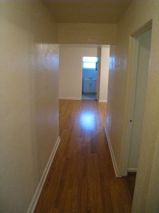 Foto del edificio - 8208 N Edison St