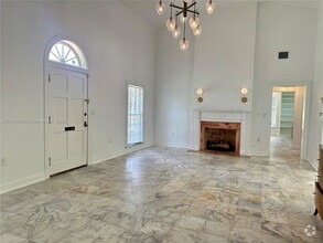 Building Photo - 765 N Greenway Dr