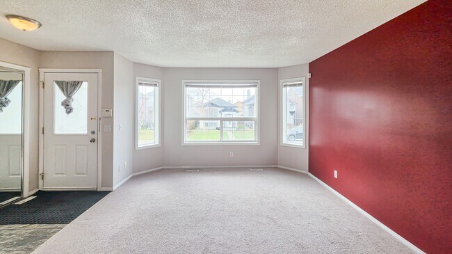 Building Photo - 171 Taravista St NE
